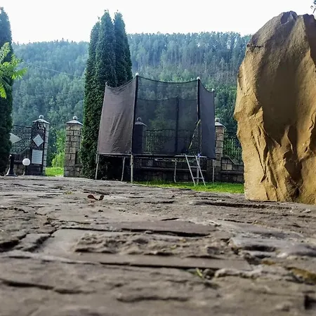 кам'яний двір Lodge Jaremtsche